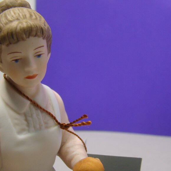 Homco Denim Days 8821 “Helping Mom” with tag Girl helping in Kitchen - Picture 13 of 16